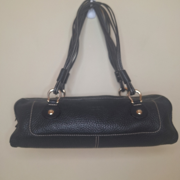 kate spade Handbags - Vintage Kate Spade New York pebbled leather baguette style zip top shoulder bag